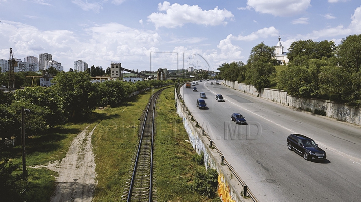 Contrabandă din regiunea transnistreană. Ce a ascuns un şofer ghinionist în maşină