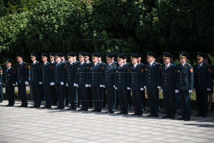 Militari cu acte în regulă. Absolvenții Academiei "Alexandru cel Bun" au primit diplomele (FOTO)