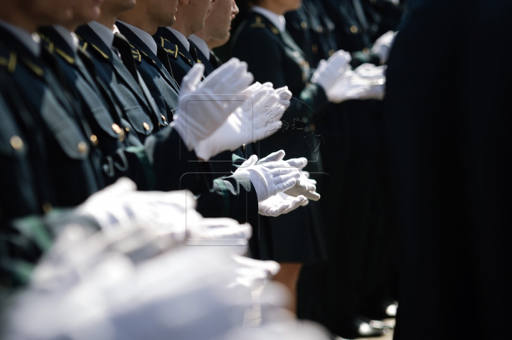 Militari cu acte în regulă. Absolvenții Academiei "Alexandru cel Bun" au primit diplomele (FOTO)