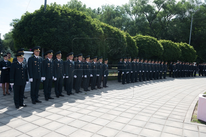 Militari cu acte în regulă. Absolvenții Academiei "Alexandru cel Bun" au primit diplomele (FOTO)