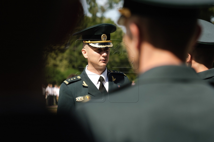 Militari cu acte în regulă. Absolvenții Academiei "Alexandru cel Bun" au primit diplomele (FOTO)