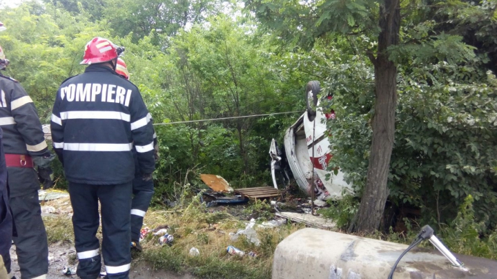 ACCIDENT GRAV pe şosea: O victimă a fost găsită în stare de inconştienţă (FOTO) 