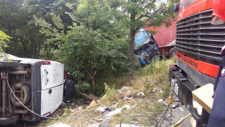 ACCIDENT GRAV pe şosea: O victimă a fost găsită în stare de inconştienţă (FOTO)