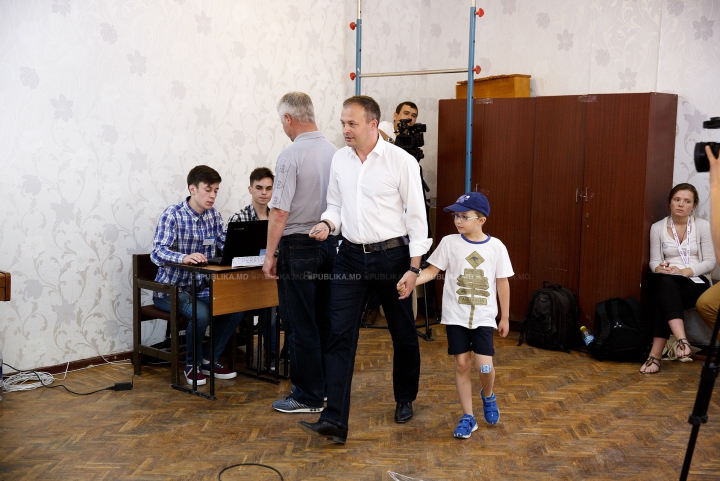Andrian Candu a votat! MESAJUL preşedintelui Legislativului, după ce a ales primarul (FOTO/VIDEO)