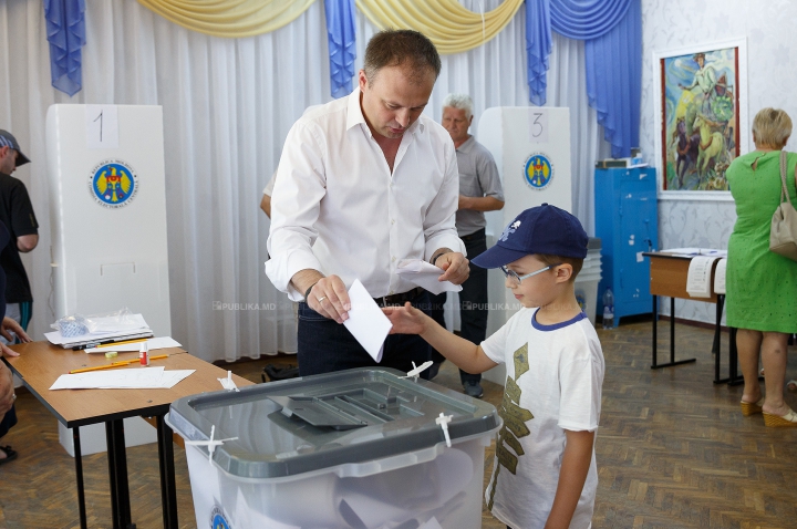 Andrian Candu a votat! MESAJUL preşedintelui Legislativului, după ce a ales primarul (FOTO/VIDEO)