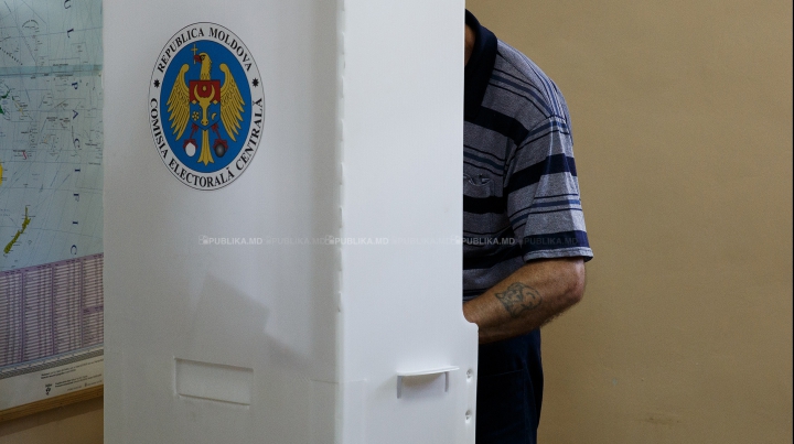 TURUL II DE SCRUTIN: Câţi moldoveni şi-au exercitat dreptul la vot până la ora 18:30 (FOTO)