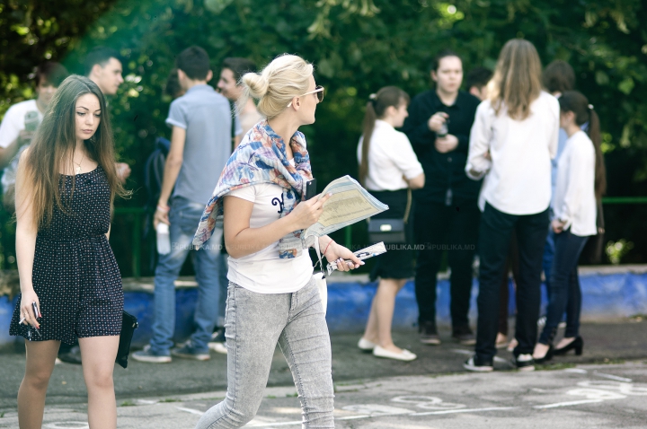 Au răsuflat uşuraţi! Absolvenţii liceelor au susţinut ultimul examen de Bacalaureat (FOTOREPORT)