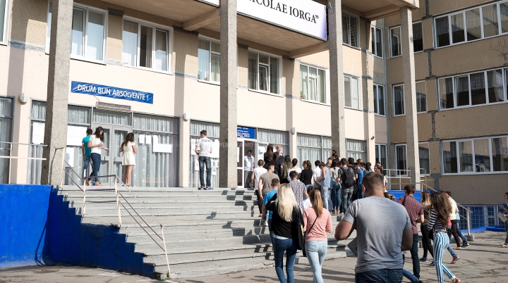 Au răsuflat uşuraţi! Absolvenţii liceelor au susţinut ultimul examen de Bacalaureat (FOTOREPORT)