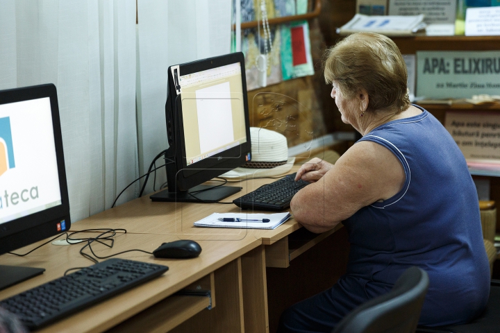 Bătrânii și computerele. Cum se descurcă vârstnicii cu tehnica de ultimă generație (FOTOREPORT)