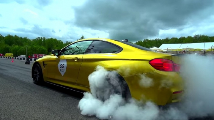 DUEL SPECTACULOS într-o cursă drag cu BMW M4 Coupe, Audi RS7 și Mercedes-Benz C63 AMG (VIDEO)