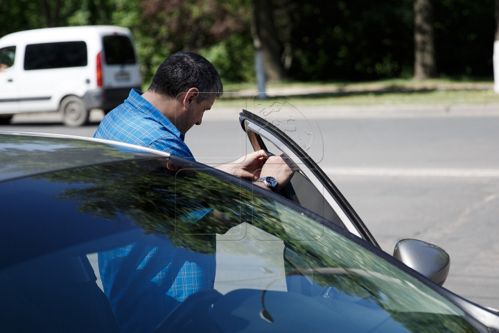 AMENZI pentru maşini cu geamuri fumurii. Zeci de şoferi au fost traşi pe dreapta (FOTOREPORT)