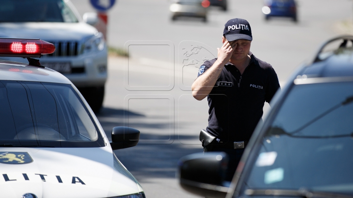 AMENZI pentru maşini cu geamuri fumurii. Zeci de şoferi au fost traşi pe dreapta (FOTOREPORT)