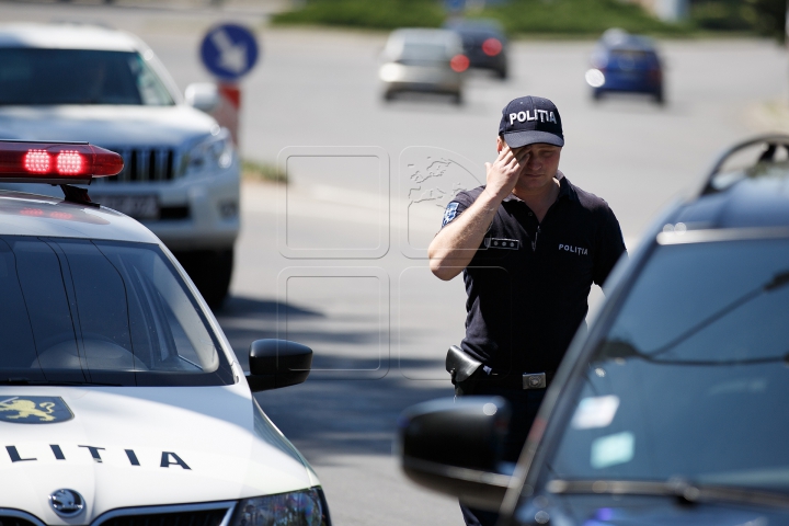 AMENZI pentru maşini cu geamuri fumurii. Zeci de şoferi au fost traşi pe dreapta (FOTOREPORT)