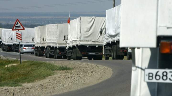 CARAMBOL pe autostradă! Convoiul rusesc cu ajutoare umanitare pentru Donbas, implicat în accident