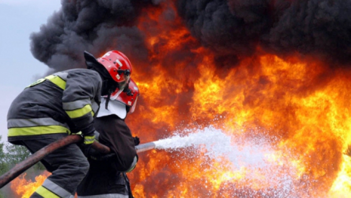 INCENDIU ÎN CHINA! Un zgârâie-nori a fost cuprins de FLĂCĂRI (VIDEO)