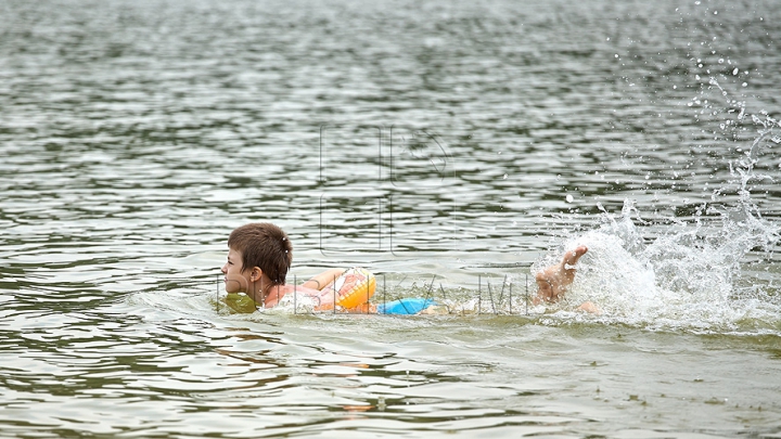 TRAGEDIE în raionul Făleşti! Un băiat s-a înecat într-un lac din satul Glinjeni