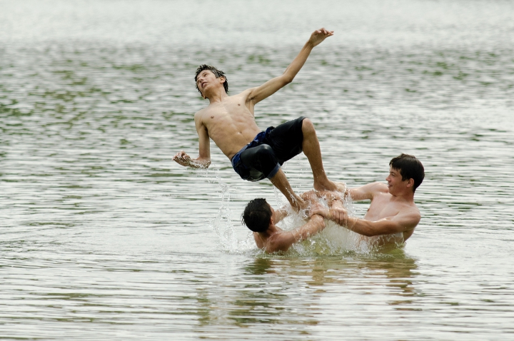 ZILE DE FOC ÎN MOLDOVA! Cum îşi petrec oamenii timpul pe plajele însorite din Capitală (FOTOREPORT)