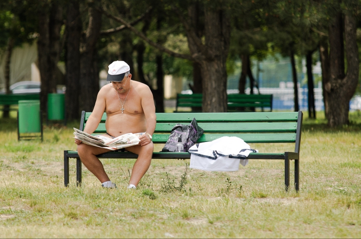 ZILE DE FOC ÎN MOLDOVA! Cum îşi petrec oamenii timpul pe plajele însorite din Capitală (FOTOREPORT)