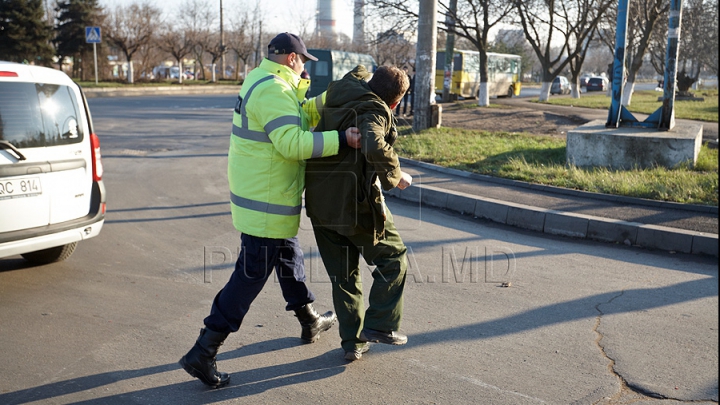 BĂTAIE CUMPLITĂ! Doi cumnaţi s-au luat la pumni în miez de noapte (VIDEO)