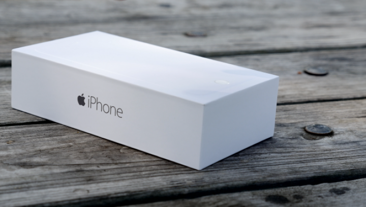 CAZ REAL! Ce surpriză a avut o femeie care şi-a comandat online un iPhone 6 Plus (FOTO)