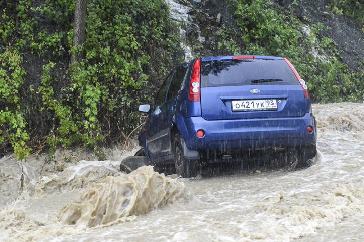 POTOP în Soci! Puhoaiele nu au avut milă de oraş, oameni şi bunurile lor (FOTOREPORT)