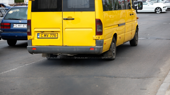 Un microbuz, reţinut la Cimişlia. Şoferul transporta marfă de proveniență DUBIOASĂ