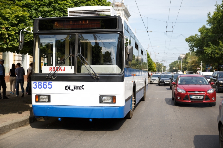 Lansare cu iz electoral! Troleibuzul fără fir a făcut prima călătorie prin Capitală (FOTOREPORT)