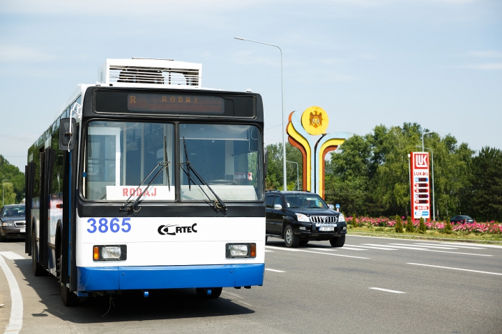 Lansare cu iz electoral! Troleibuzul fără fir a făcut prima călătorie prin Capitală (FOTOREPORT)