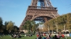 Poze deocheate, făcute lângă Turnul Eiffel. Cum a fost pedepsită o femeie pentru gestul său (VIDEO)