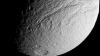 NASA a descoperit un "graffiti" misterios pe Tethys, unul din sateliţii lui Saturn. Cum arată desenul 