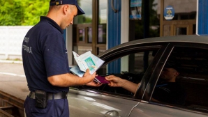 Ghinion pentru un șofer! A rămas șocat când a auzit ce i-au spus poliţiştii de frontieră (FOTO)