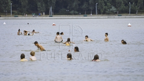 ATENȚIE! Scăldatul în lacurile din Capitală este PERICULOS. Avertismentul specialiştilor