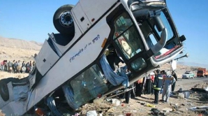 ACCIDENT TERIBIL: 11 oameni AU MURIT după ce autobuzul în care se aflau a căzut de pe un pod
