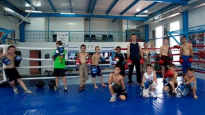 Sport de performanţă în satul Grimăncăuţi. Antrenorul de box care dă lumii sportivi de excepţie 
