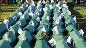 Musulmanii bosniaci comemorează astăzi 20 ani de la masacrul de la Srebrenica