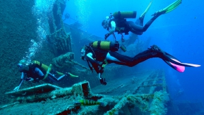 O gigantică sferă misterioasă, descoperită de trei scafandri. IMAGINILE devenite virale pe Internet