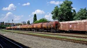 ACCIDENT FEROVIAR: Şapte vagoane ale unui tren au explodat