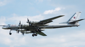 Patru bombardiere ruseşti, interceptate în spaţiul aerian al SUA