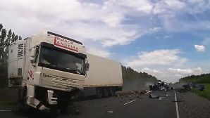 Supravieţuire MIRACULOASĂ a unui bebeluş după un ACCIDENT GROAZNIC în Rusia (VIDEO)