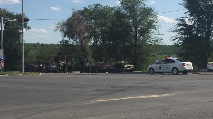 ACCIDENT GROAZNIC lângă Aeroportul Chişinău: Doi oameni au murit pe loc (FOTO/VIDEO)