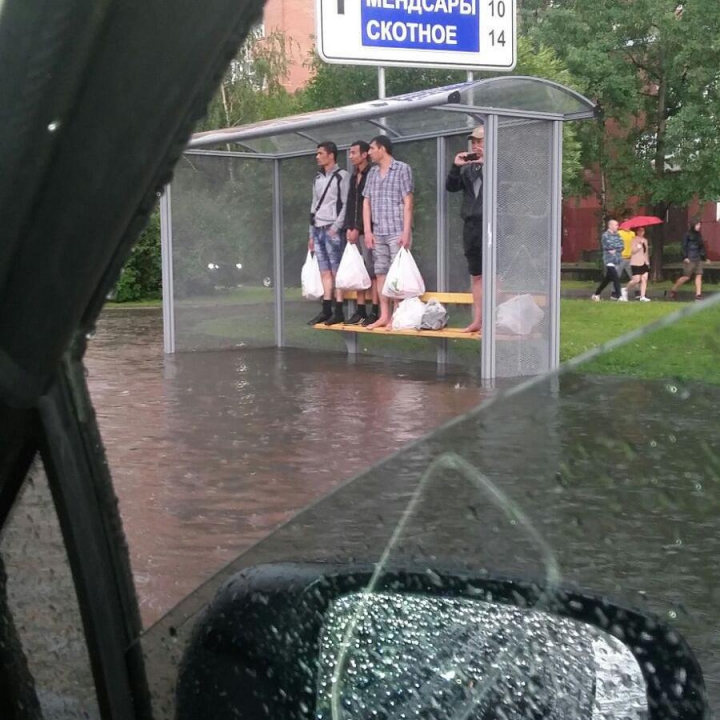 ZĂPADĂ în toi de vară. Orașul în care au apărut troiene în mijlocul lunii iulie (FOTO/VIDEO)