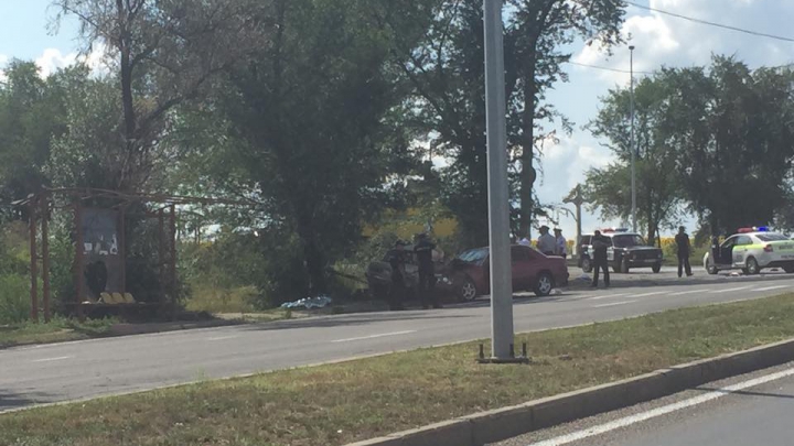 ACCIDENT GROAZNIC lângă Aeroportul Chişinău: Doi oameni au murit pe loc (FOTO/VIDEO)