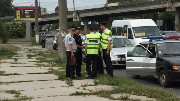 Cum arată sacul cu bani căzut din maşina încasatorilor sub un pod (GALERIE FOTO)