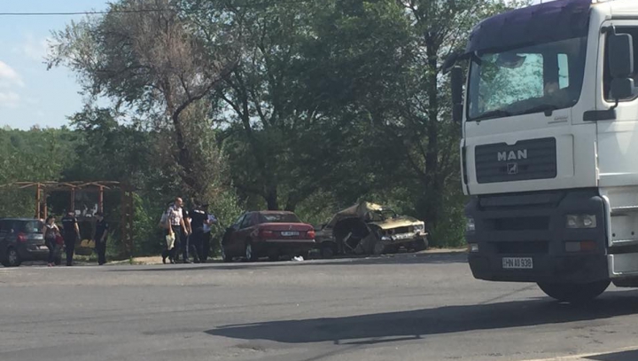 ACCIDENT GROAZNIC lângă Aeroportul Chişinău: Doi oameni au murit pe loc (FOTO/VIDEO)