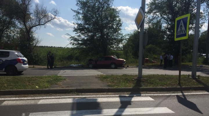 ACCIDENT GROAZNIC lângă Aeroportul Chişinău: Doi oameni au murit pe loc (FOTO/VIDEO)