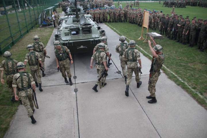 Arme, explozii, blindate şi aviaţie. Militari din Moldova, la exerciţii multinaţionale în Ucraina (FOTO)