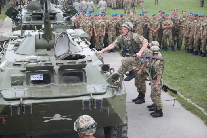 Arme, explozii, blindate şi aviaţie. Militari din Moldova, la exerciţii multinaţionale în Ucraina (FOTO)