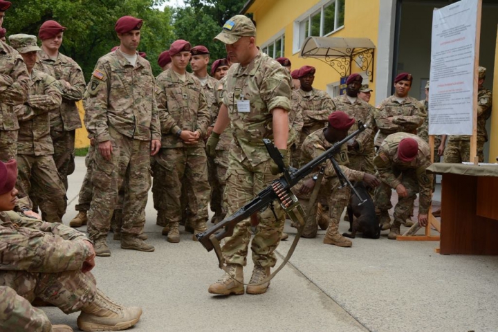 Arme, explozii, blindate şi aviaţie. Militari din Moldova, la exerciţii multinaţionale în Ucraina (FOTO)