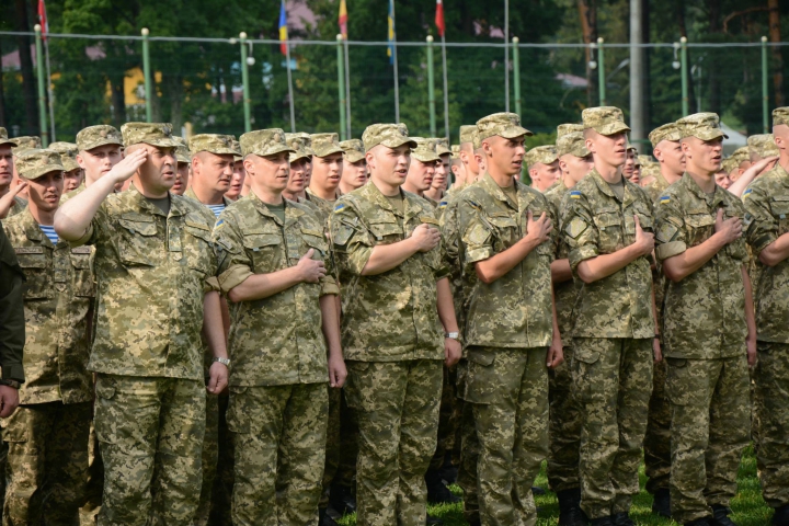 Arme, explozii, blindate şi aviaţie. Militari din Moldova, la exerciţii multinaţionale în Ucraina (FOTO)