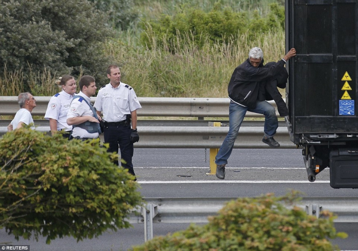 Ambuteiaj RECORD în Marea Britanie: Blocaj imens pe 40 de kilometri de autostradă (FOTO)